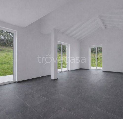 casa indipendente in vendita a Tortona