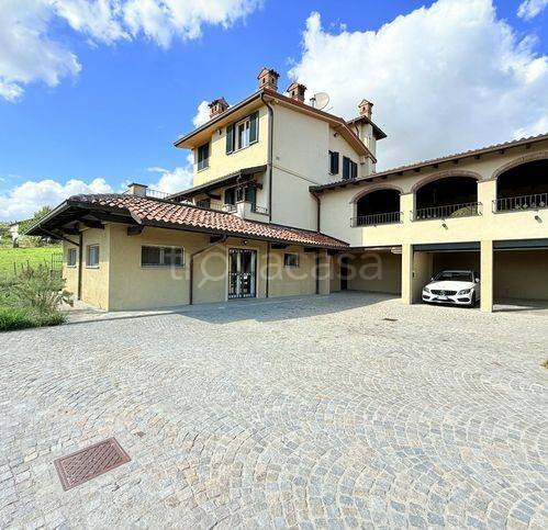 casa indipendente in vendita a Tortona