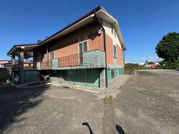 casa indipendente in vendita a Tortona