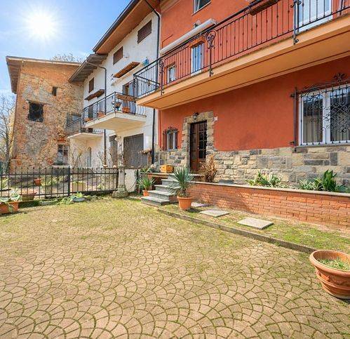 casa indipendente in vendita a Tortona