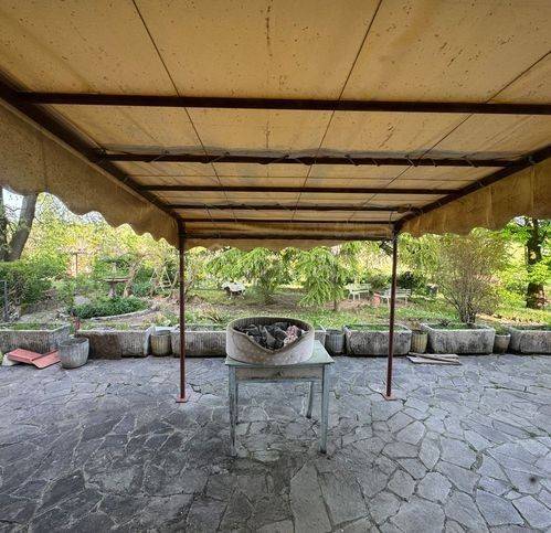 casa indipendente in vendita a Tortona