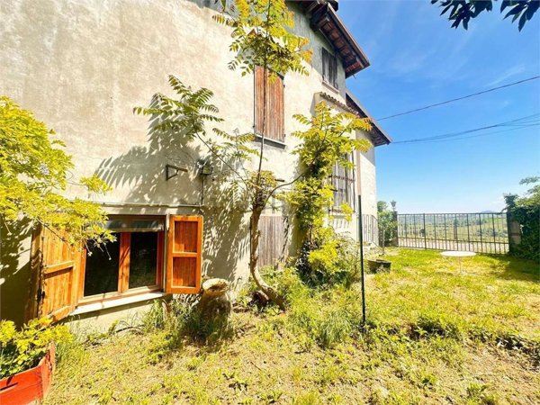 casa indipendente in vendita a Tortona