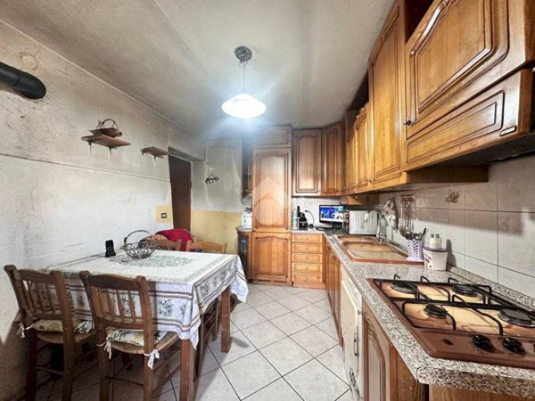 casa indipendente in vendita a Tortona in zona Mombisaggio