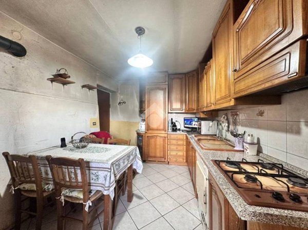 casa indipendente in vendita a Tortona in zona Mombisaggio