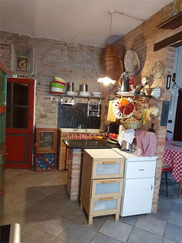 casa indipendente in vendita a Tortona in zona Centro Storico