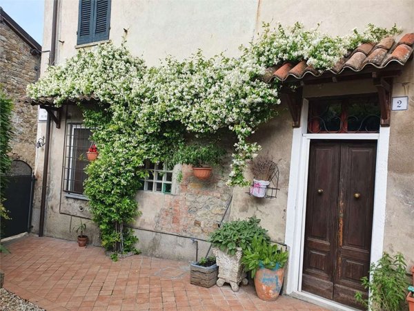 casa indipendente in vendita a Tortona in zona Centro Storico