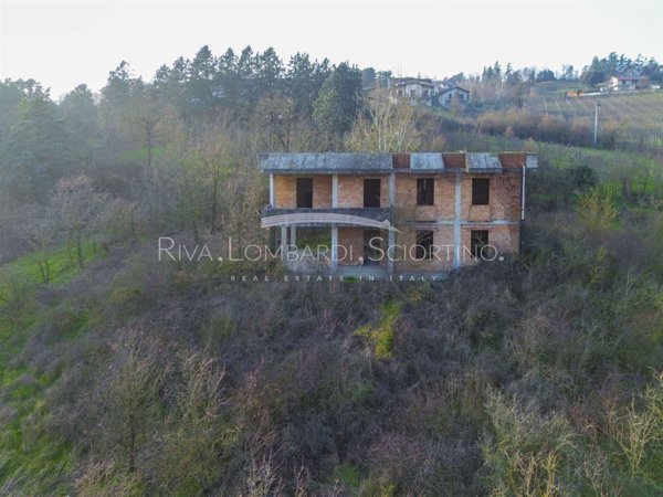 casa indipendente in vendita a Tortona in zona Vho