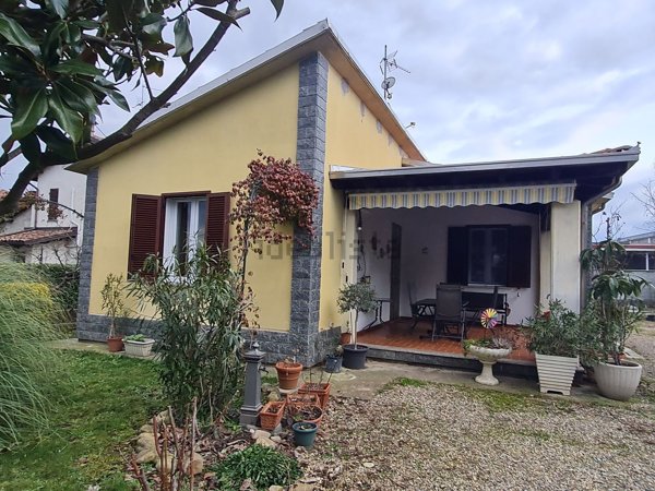 casa indipendente in vendita a Tortona in zona Oasi