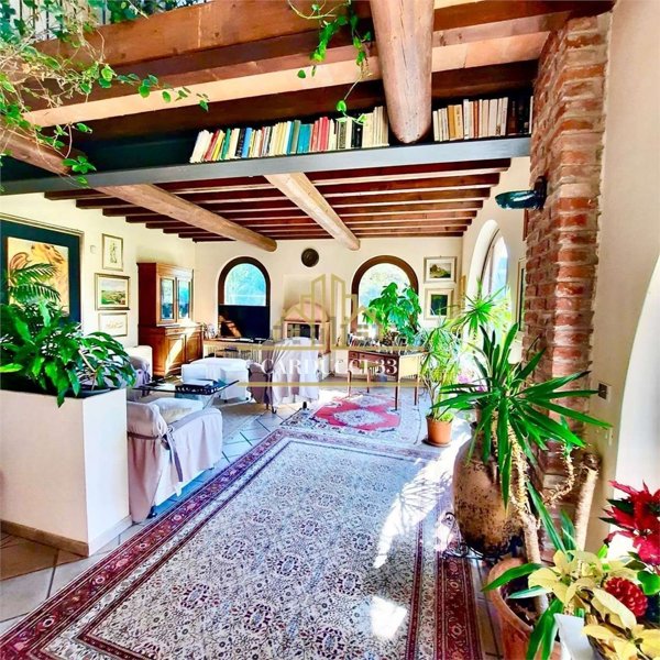 casa indipendente in vendita a Tortona