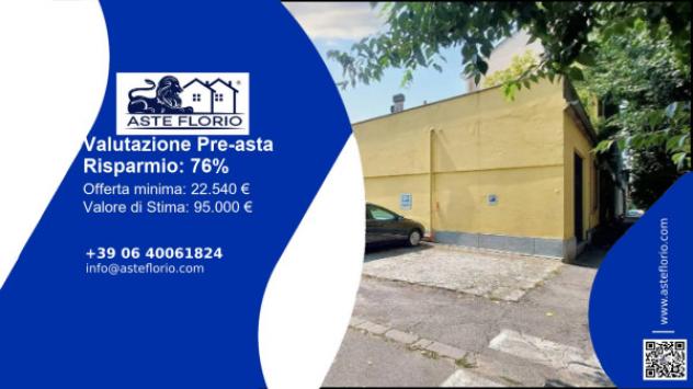 locale commerciale in vendita a Tortona