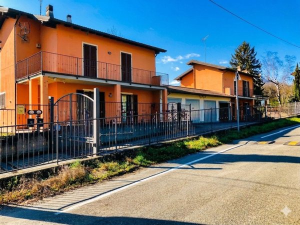 casa indipendente in vendita a Tortona