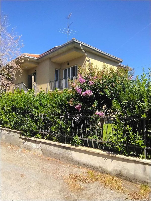 casa indipendente in vendita a Tortona in zona Oasi