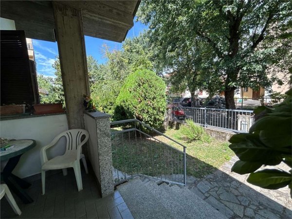 casa indipendente in vendita a Tortona