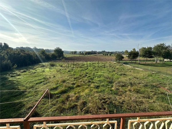 casa indipendente in vendita a Tortona