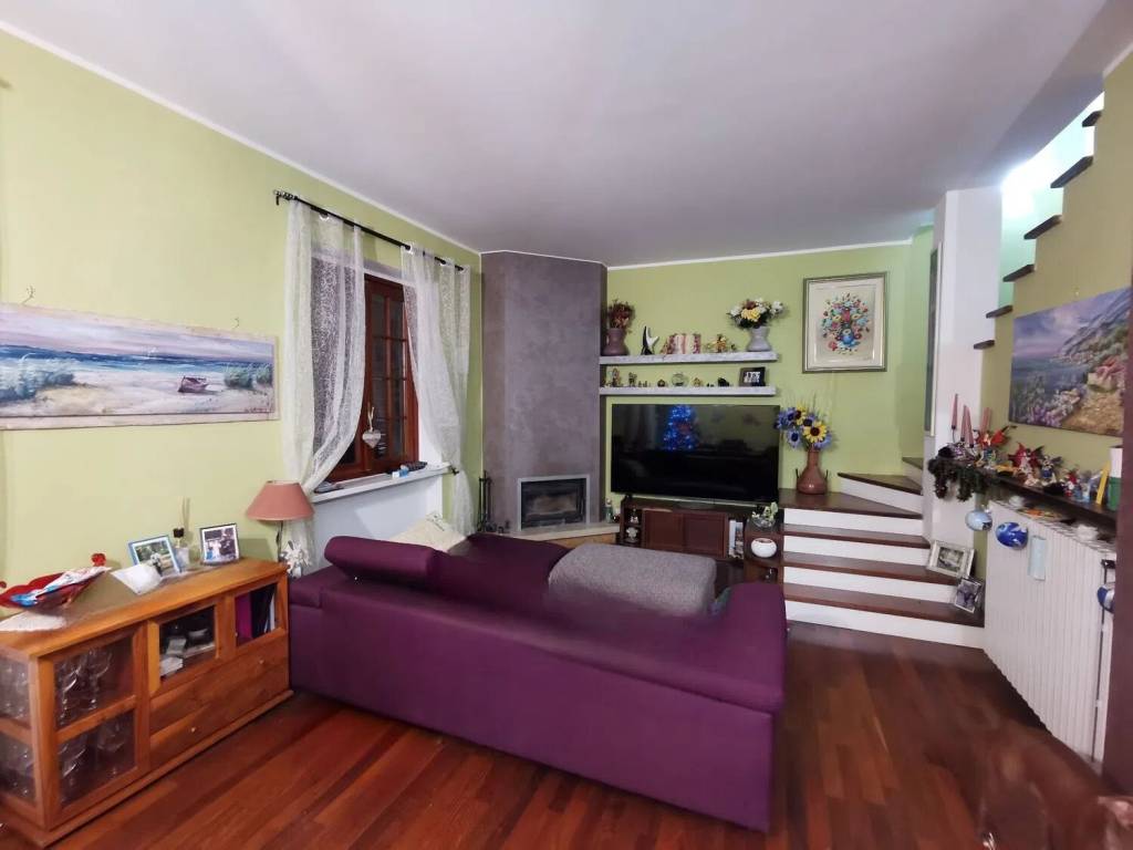 casa indipendente in vendita a Tortona