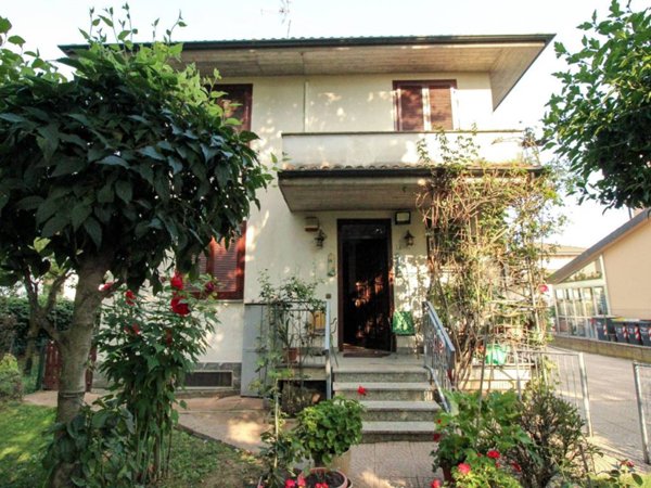 casa indipendente in vendita a Tortona in zona Villoria