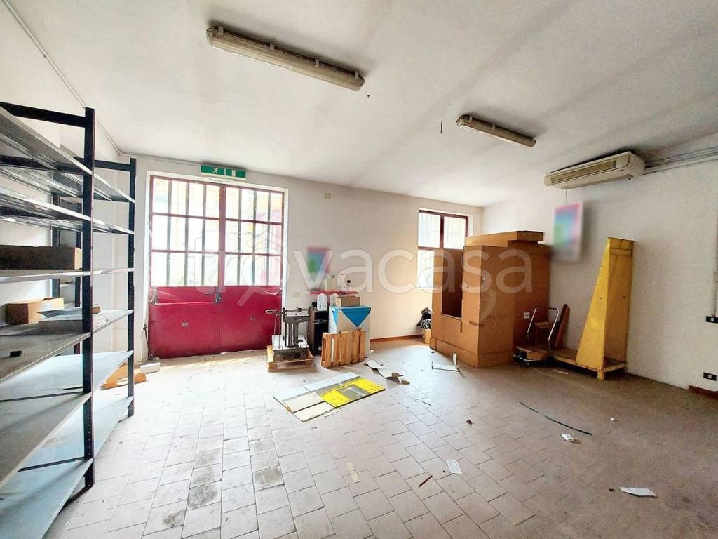 appartamento in vendita a Tortona in zona Centro Storico