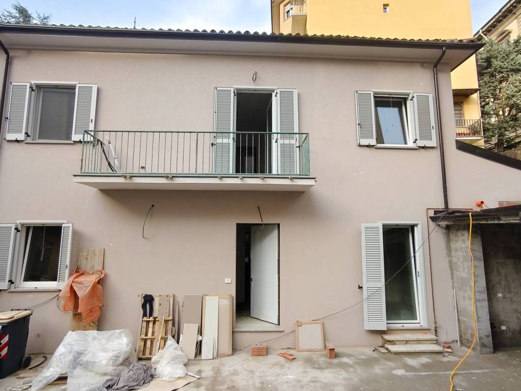 casa indipendente in vendita a Tortona in zona Città Giardino