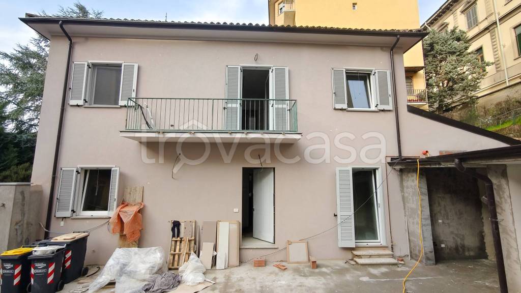 casa indipendente in vendita a Tortona in zona Città Giardino