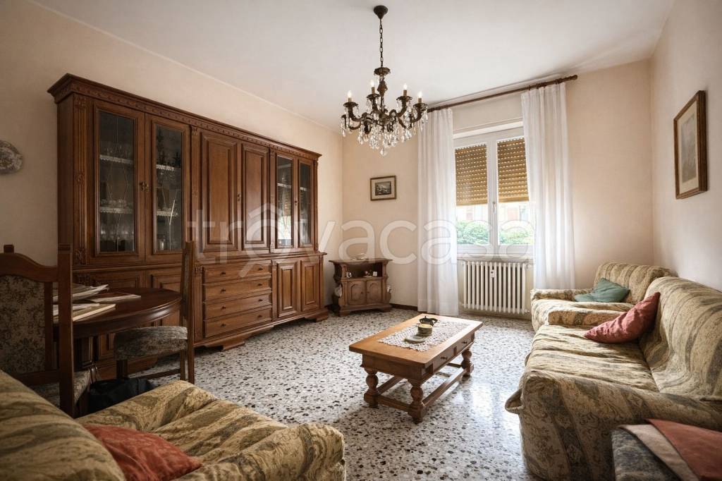 appartamento in vendita a Tortona in zona Città Giardino