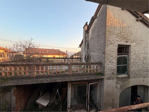casa indipendente in vendita a Tortona