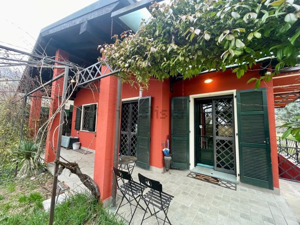 casa indipendente in vendita a Tortona