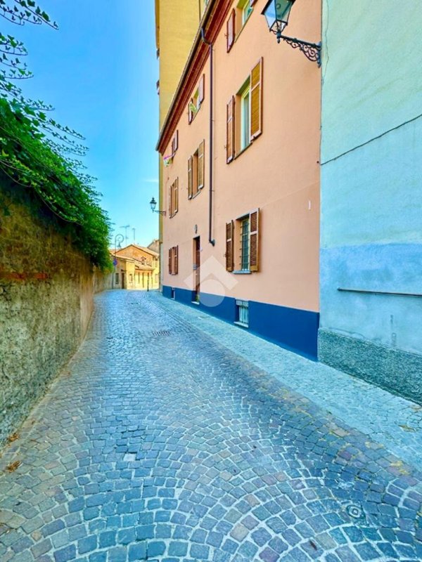 appartamento in vendita a Tortona in zona Centro Storico