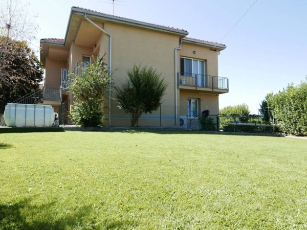 casa indipendente in vendita a Tortona