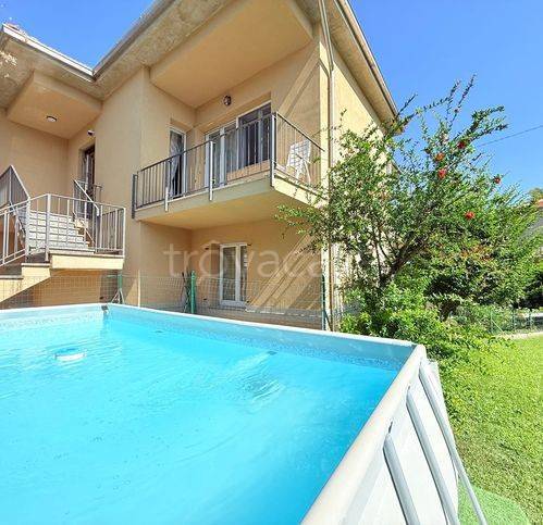 casa indipendente in vendita a Tortona