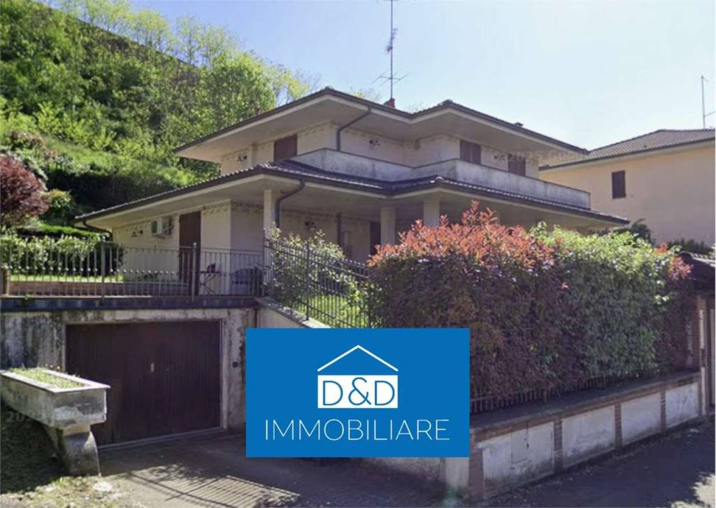casa indipendente in vendita a Tortona