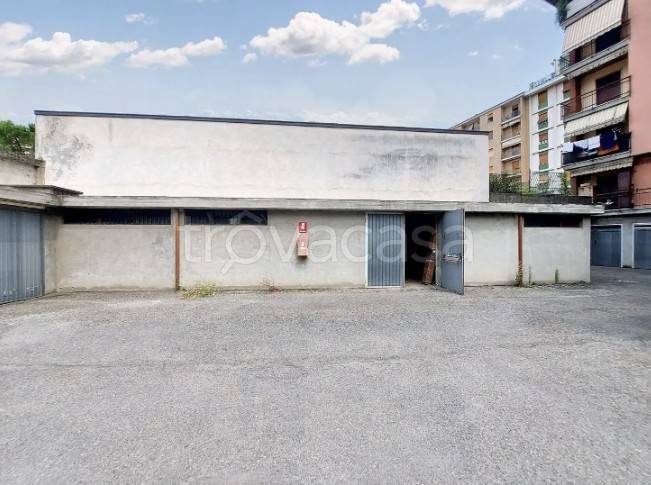 locale commerciale in vendita a Tortona in zona Centro Storico