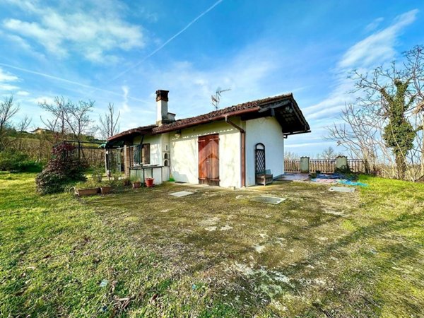 casa indipendente in vendita a Tortona