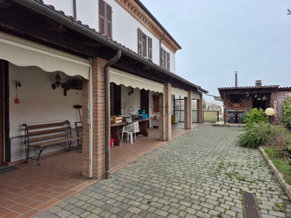 casa indipendente in vendita a Tortona in zona Castellar Ponzano
