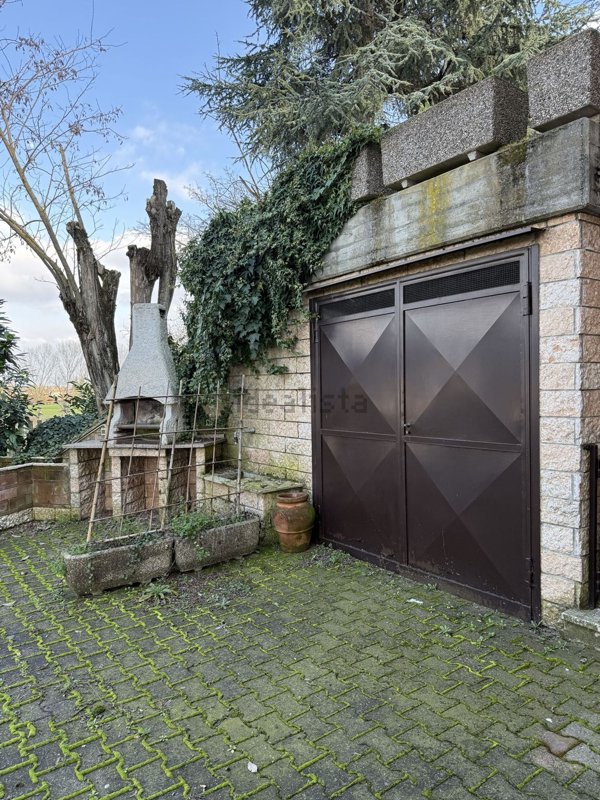 casa indipendente in vendita a Tortona