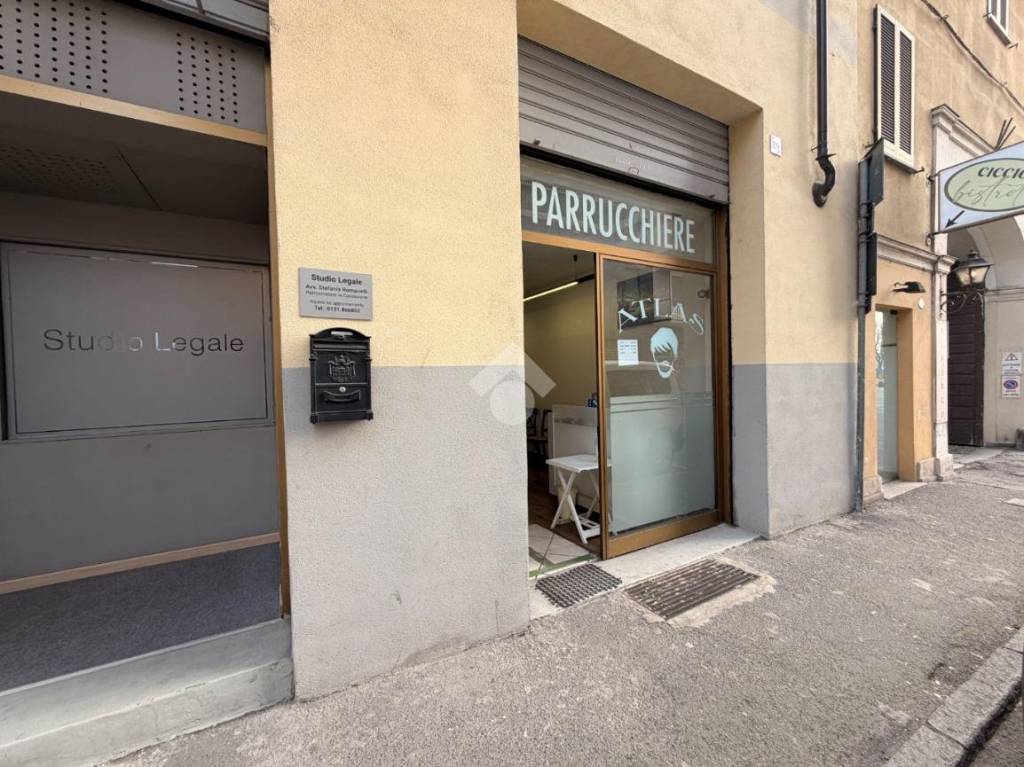 negozio in vendita a Tortona