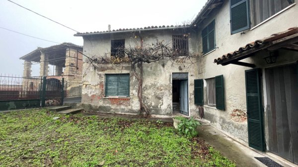 casa semindipendente in vendita a Tortona in zona Vho