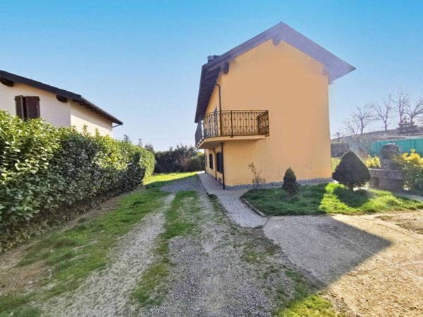 casa indipendente in vendita a Tortona