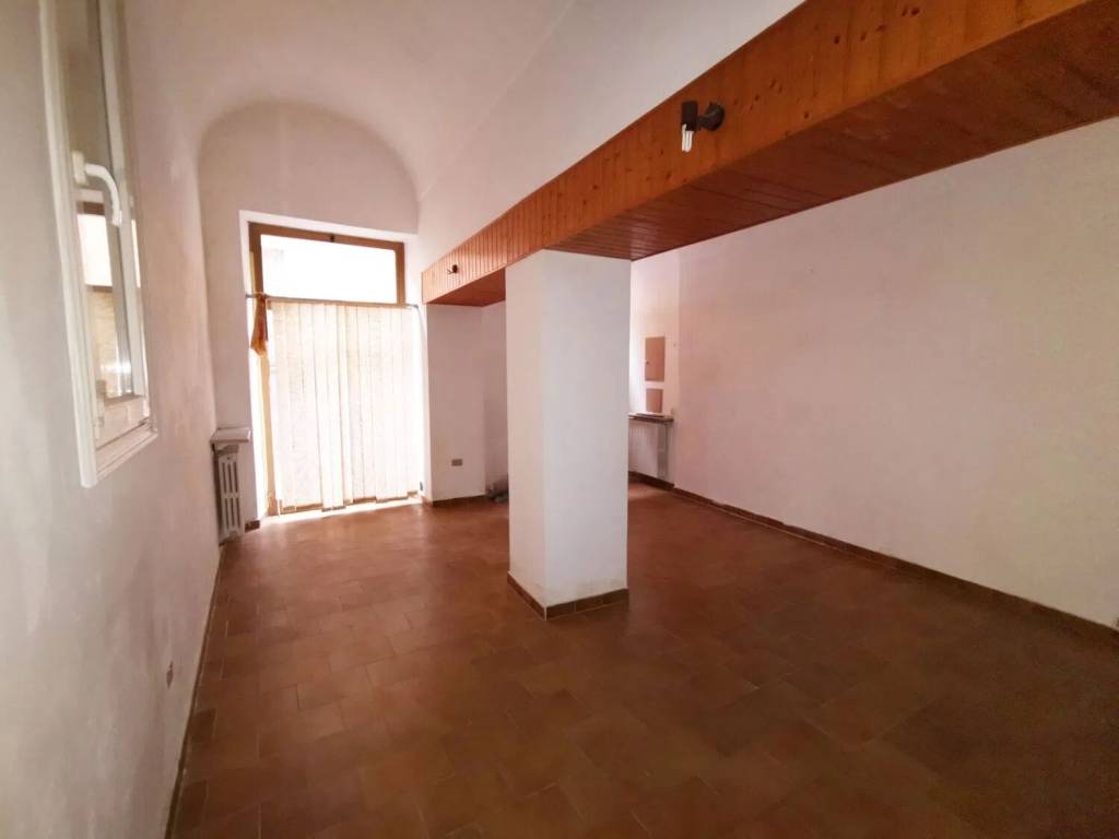 negozio in vendita a Tortona in zona Centro Storico