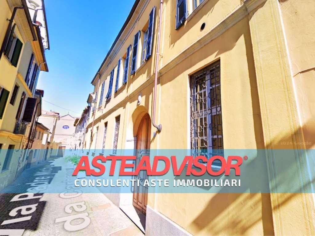 casa indipendente in vendita a Tortona