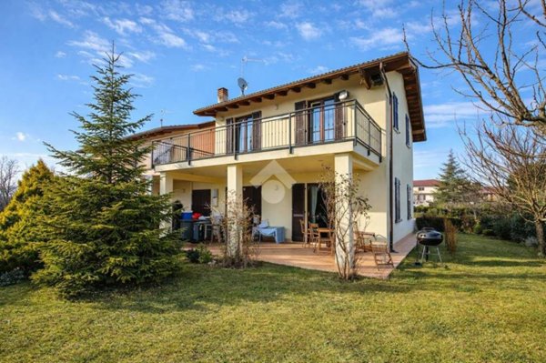 appartamento in vendita a Tortona in zona Mombisaggio