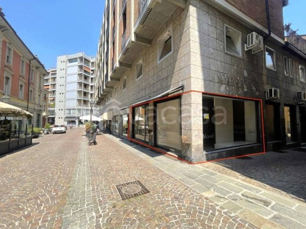 negozio in vendita a Tortona