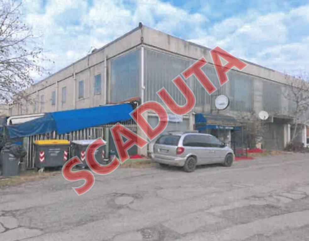 locale commerciale in vendita a Tortona