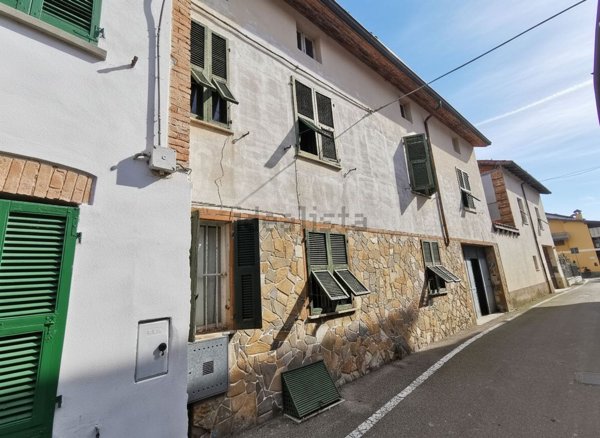 casa indipendente in vendita a Tortona in zona Centro Storico