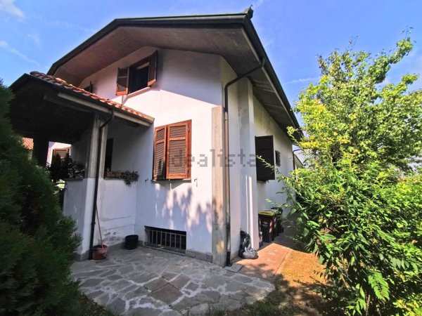 casa indipendente in vendita a Tortona