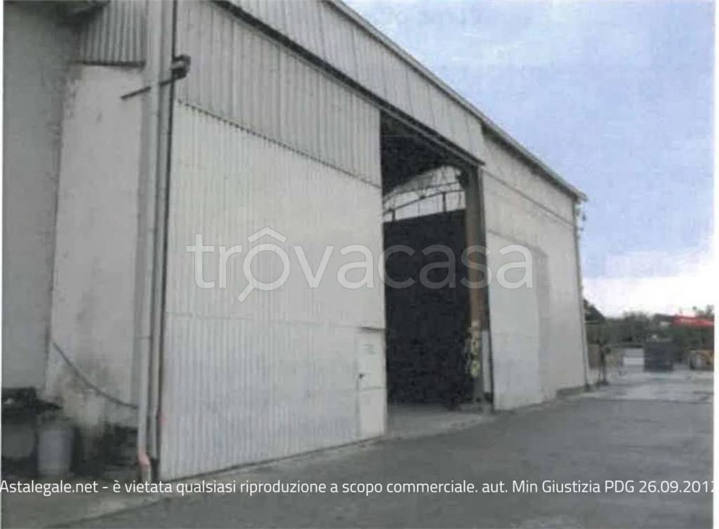 locale commerciale in vendita a Tortona