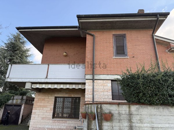 casa indipendente in vendita a Tortona