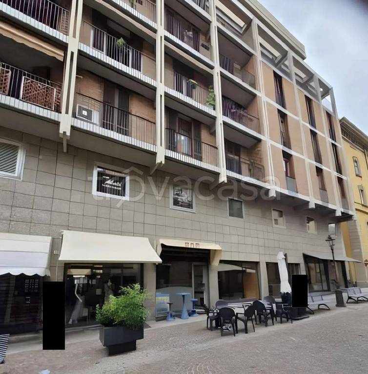 negozio in vendita a Tortona