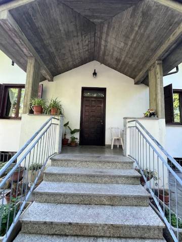 casa indipendente in vendita a Tortona