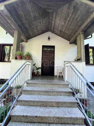 casa indipendente in vendita a Tortona