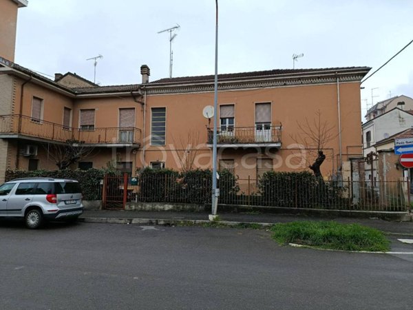 casa indipendente in vendita a Tortona